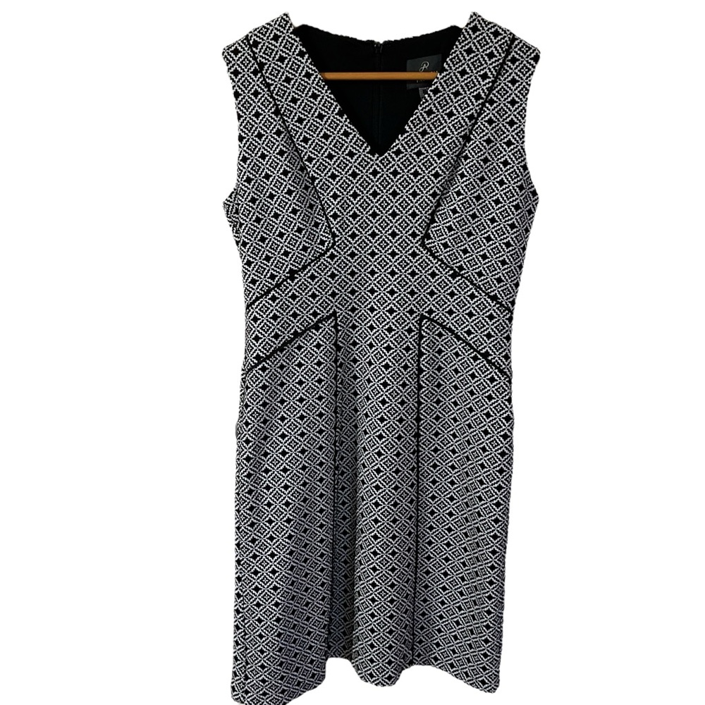 Adrianna Papell V‎ Neck Sleeveless Dress in white and black geometric pattern. 8 - Picture 8 of 16